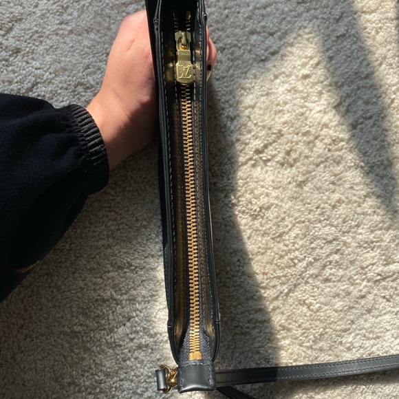 Louis Vuitton Black Epi Leather Sarvanga Crossbody Clutch Bag - Picture 11 of 15